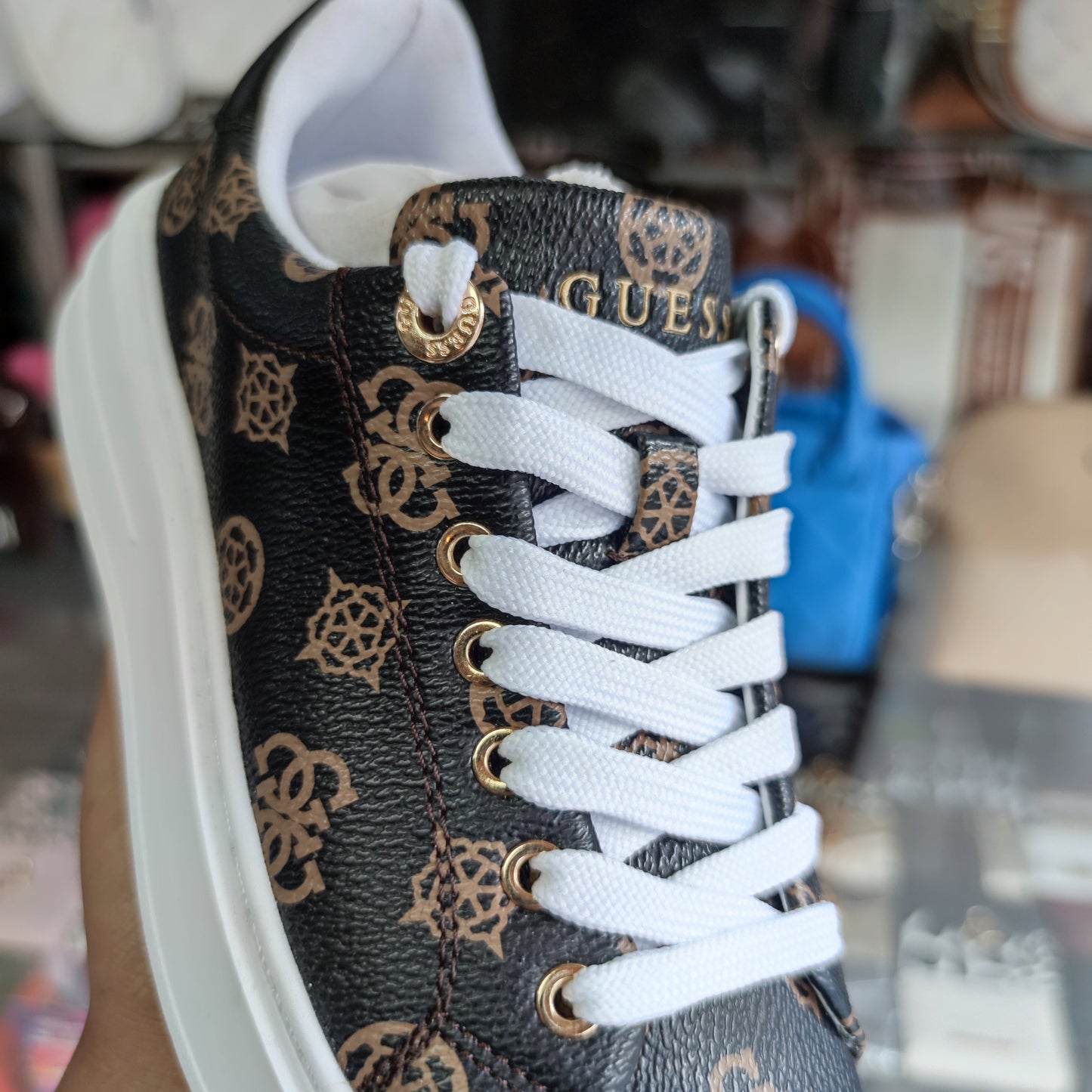 Zapatilla Guess talla 36-38