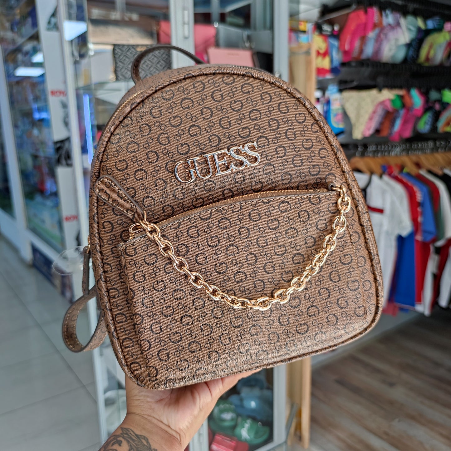 Mochila mediana Guess