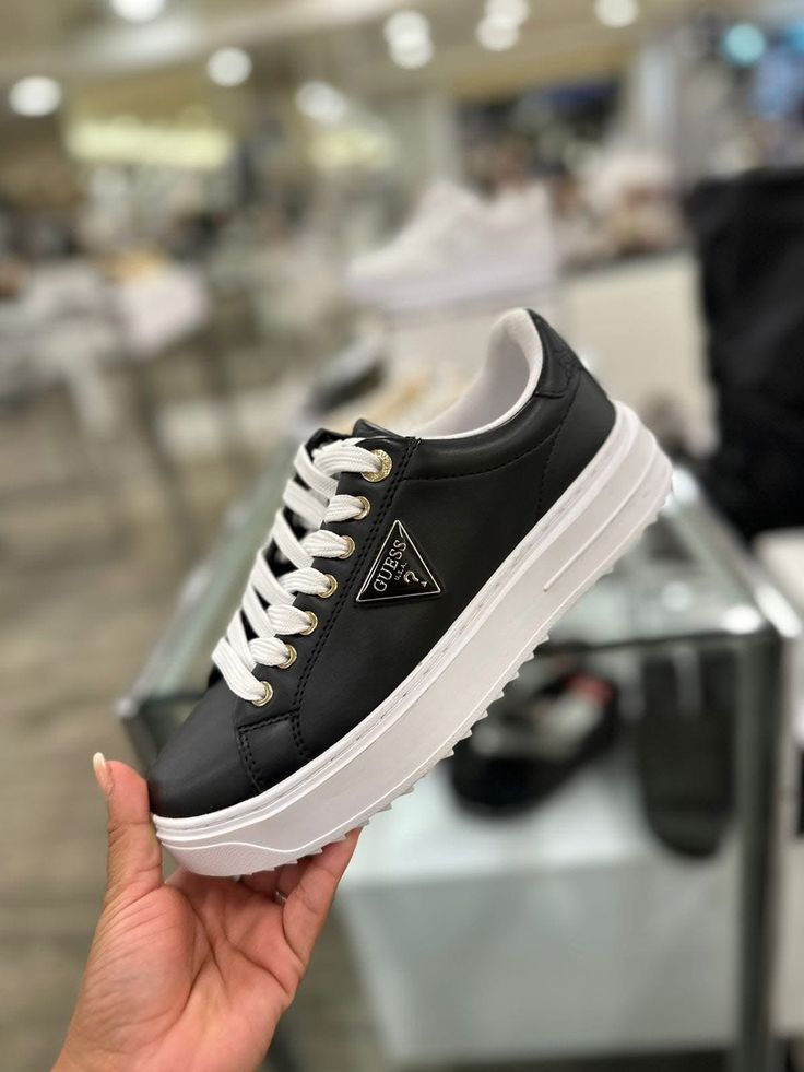 Zapatilla Guess talla 6