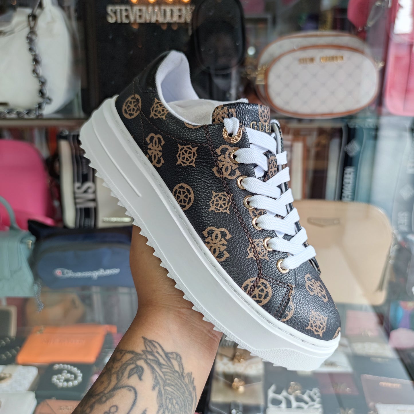 Zapatilla Guess talla 36-38