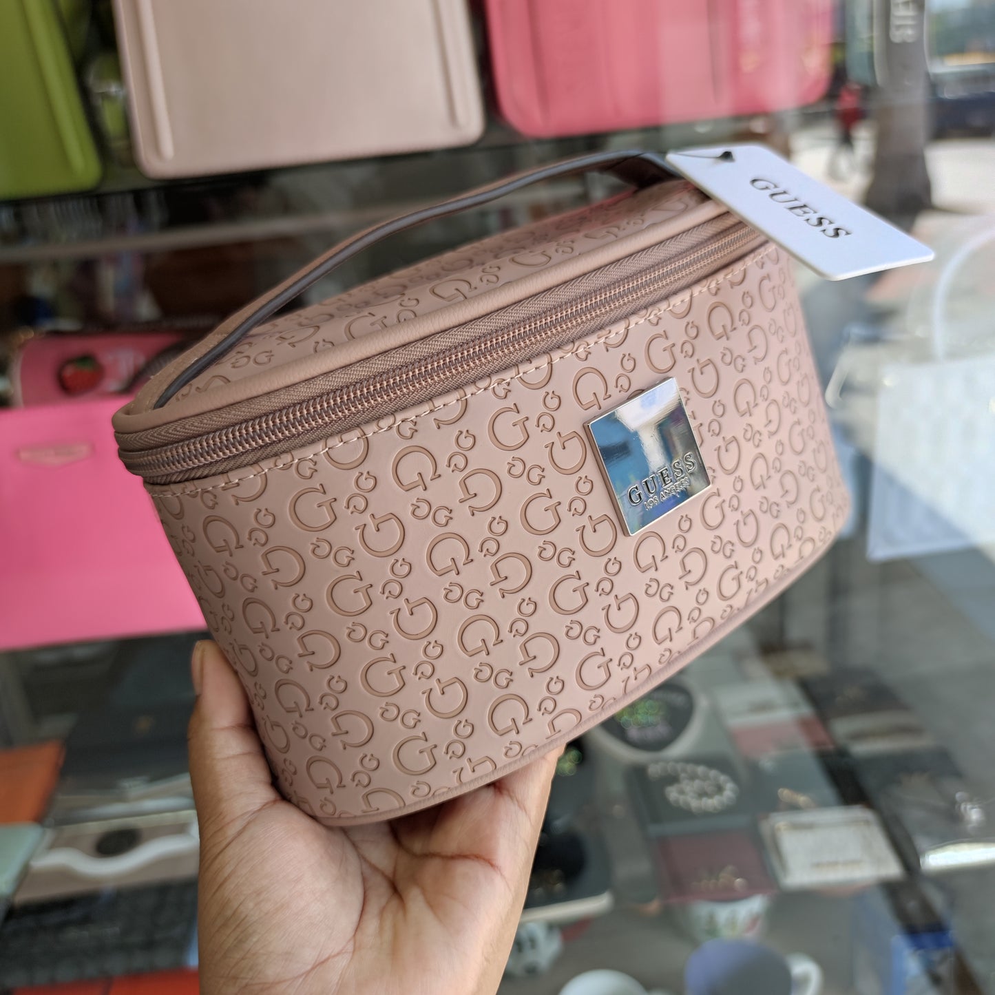 Cosmetiquero pequeño Guess