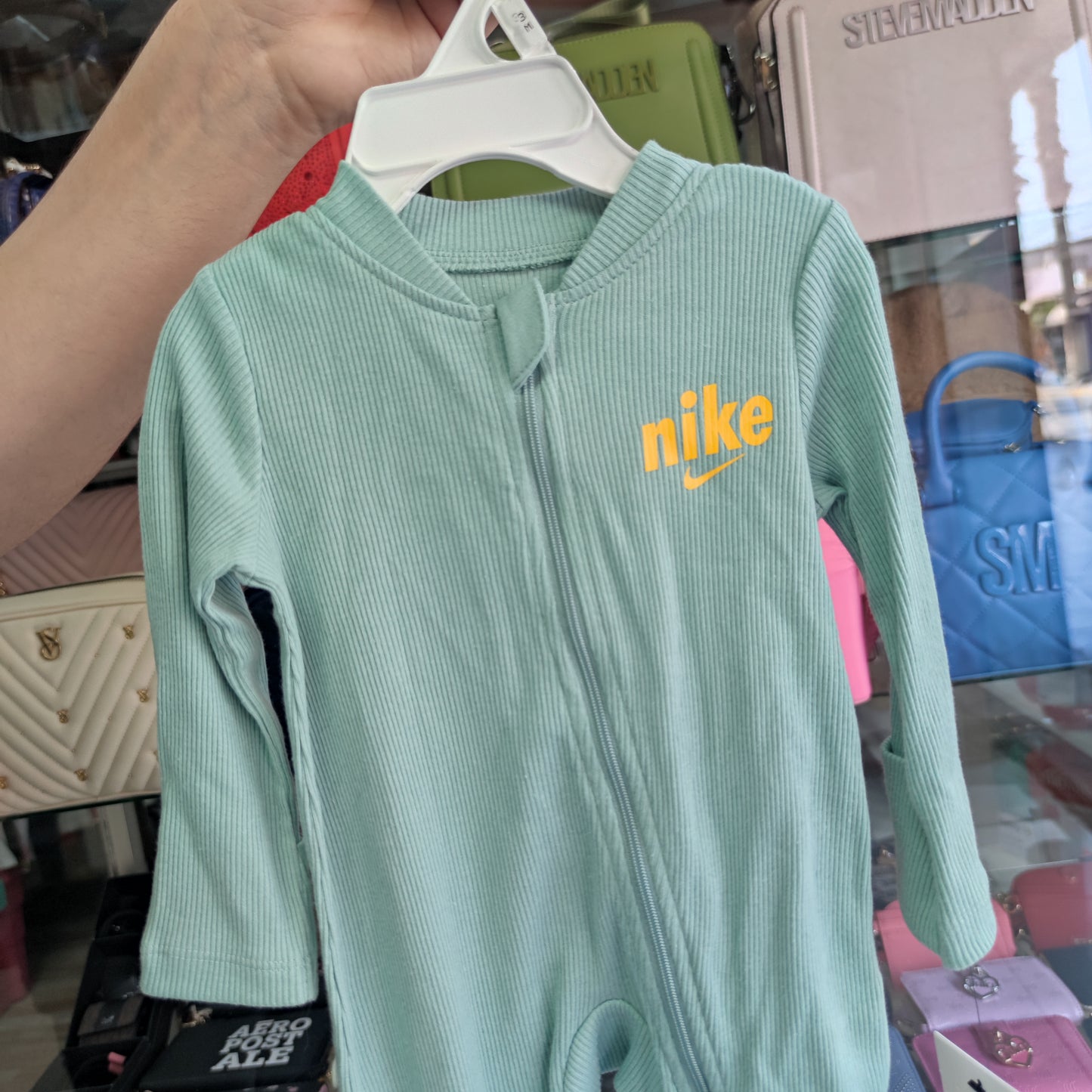 Enterito Nike talla 0/3 meses