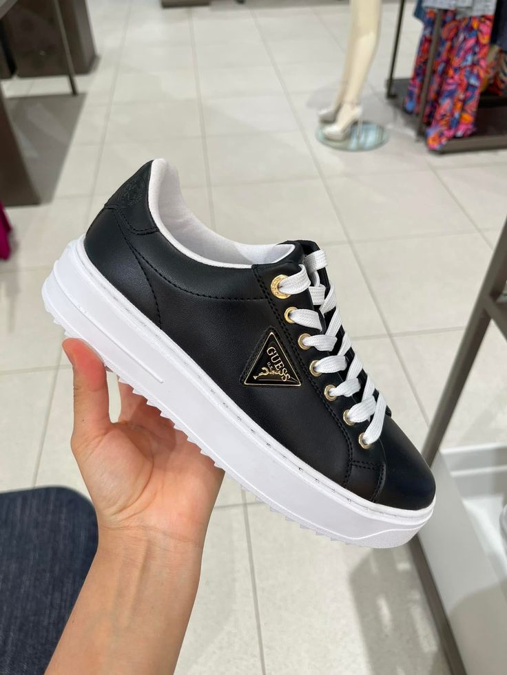 Zapatilla Guess talla 6
