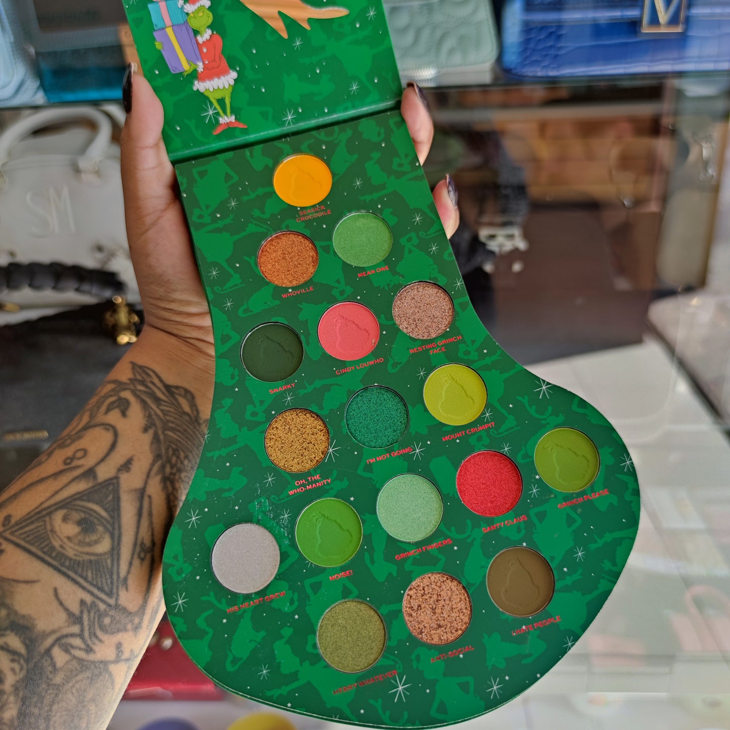 Paleta Makeup revolution x Grinch