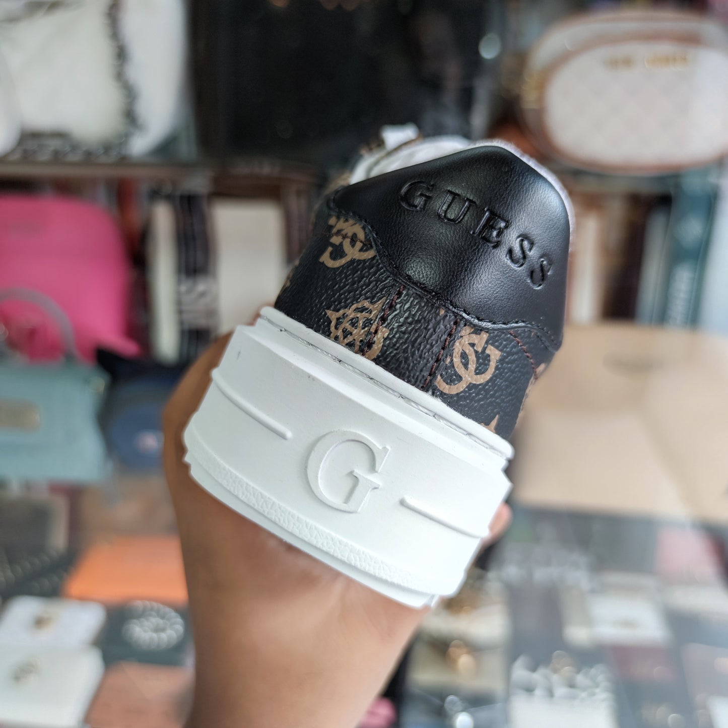 Zapatilla Guess talla 36-38