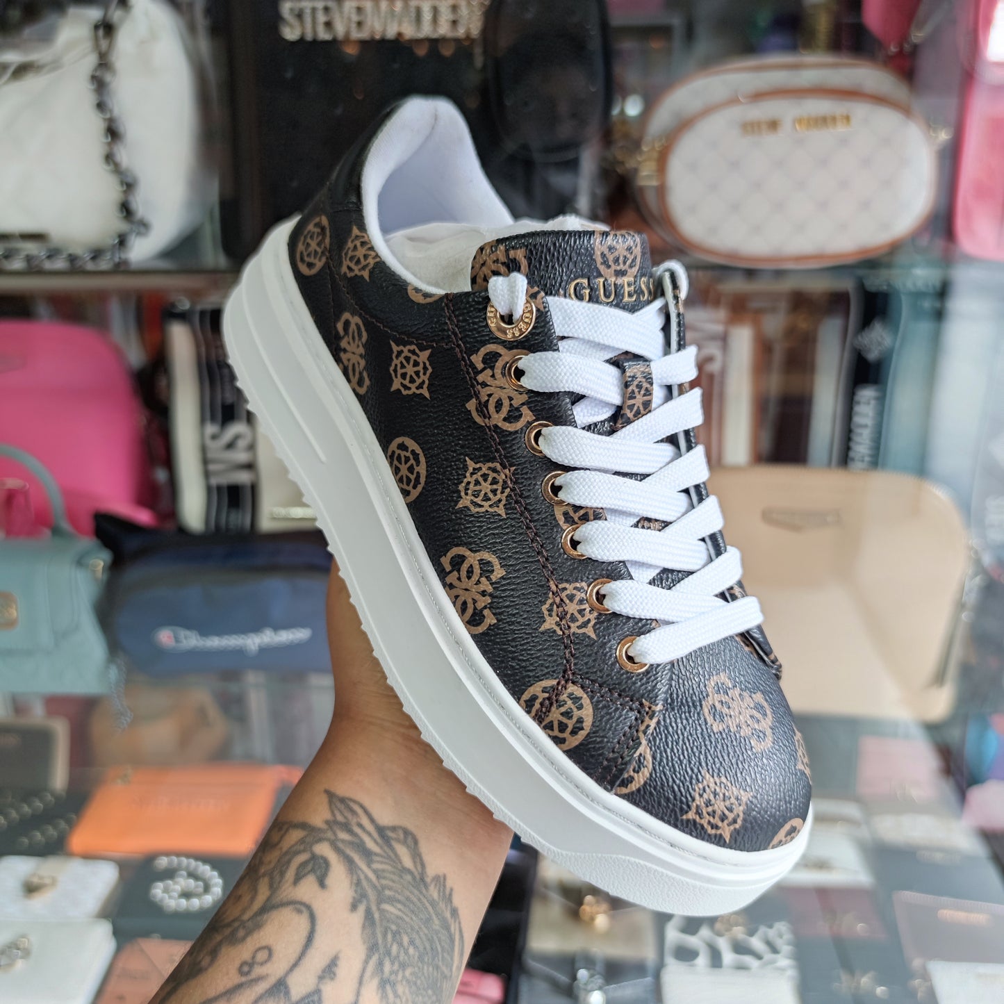 Zapatilla Guess talla 36-38