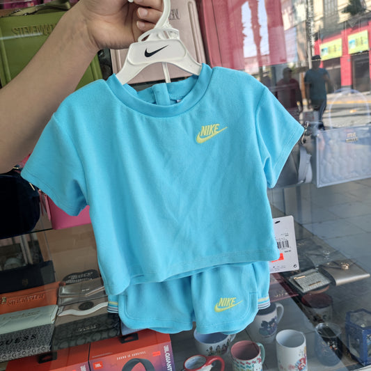 Conjunto Nike talla 24 meses