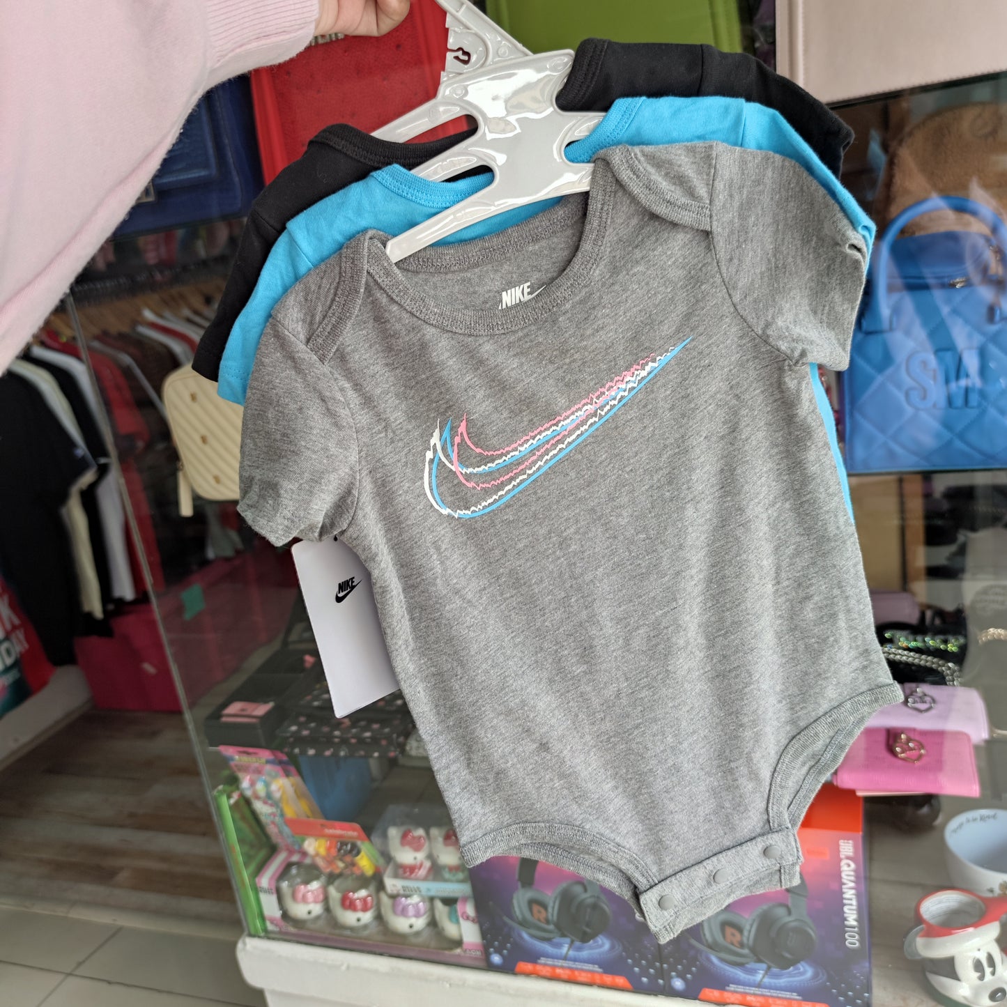 Set bodysuit Nike talla 9 meses