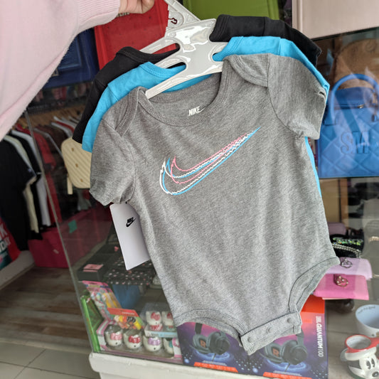 Set bodysuit Nike talla 9 meses
