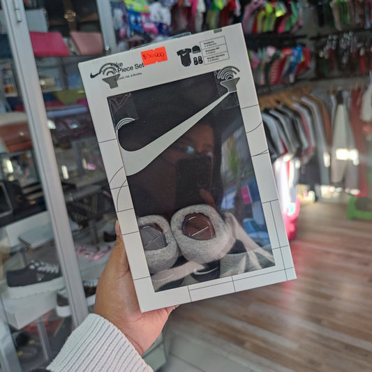Set Nike talla 0/6 meses