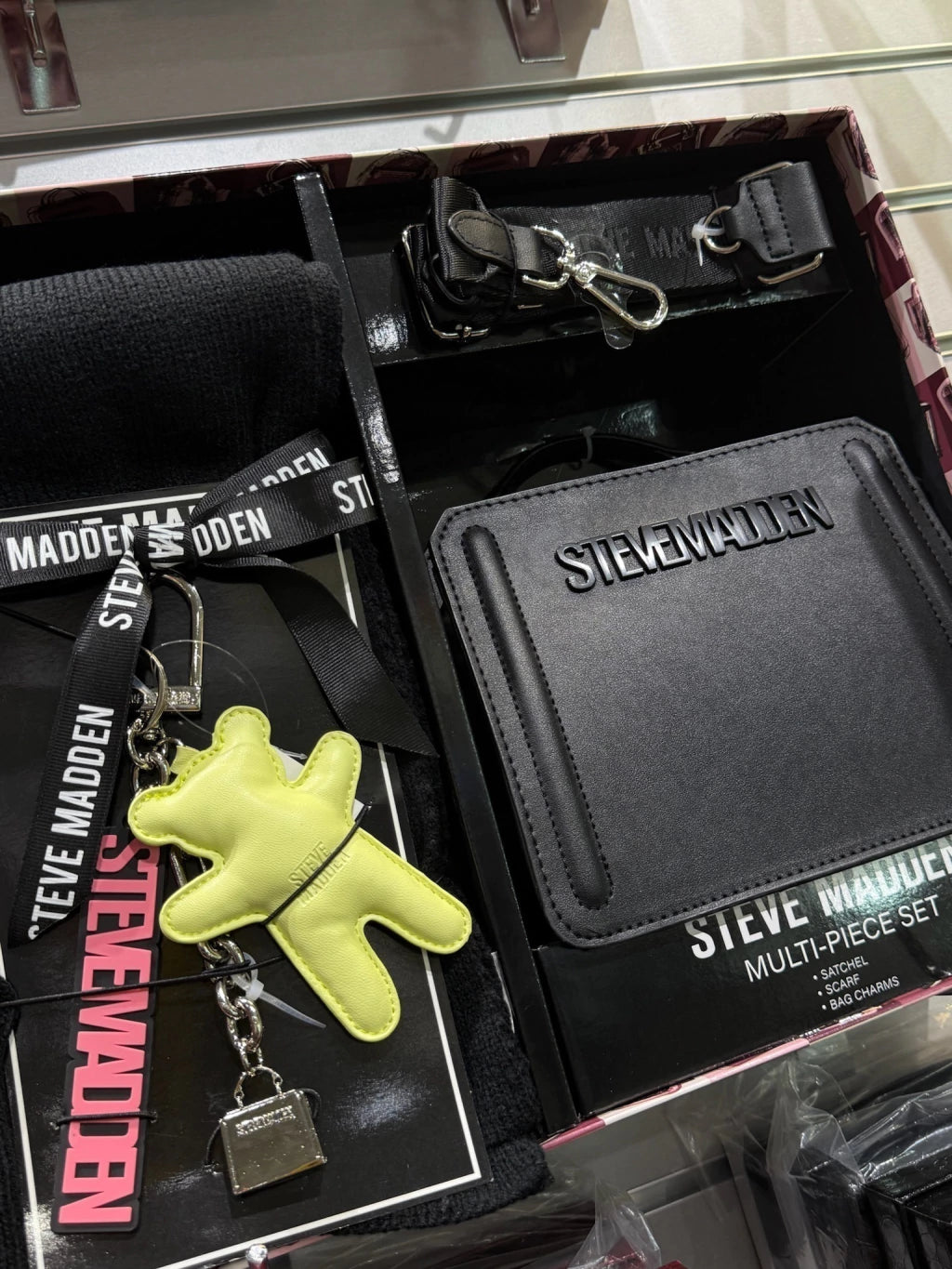 Set crossbody+llavero+bufanda Steve Madden