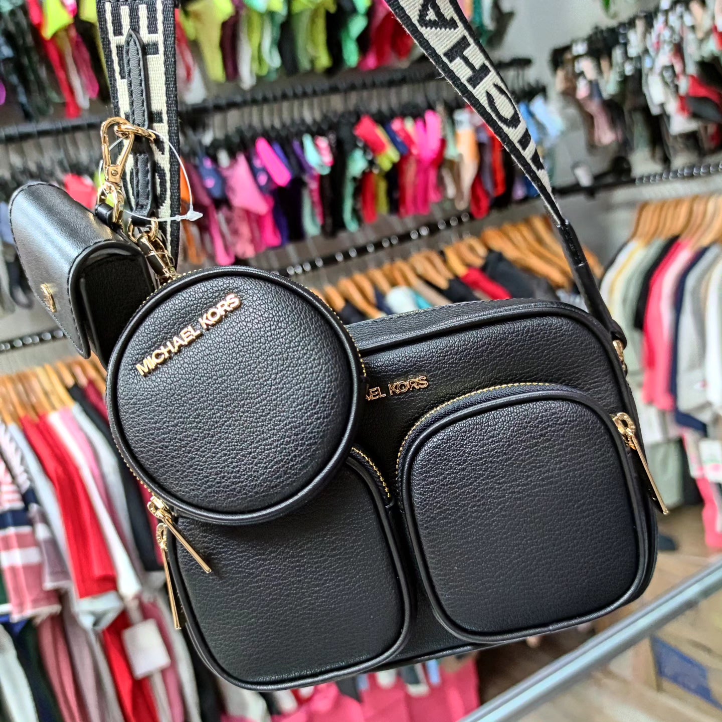 Crossbody, monedero y porta airpod Michael kors