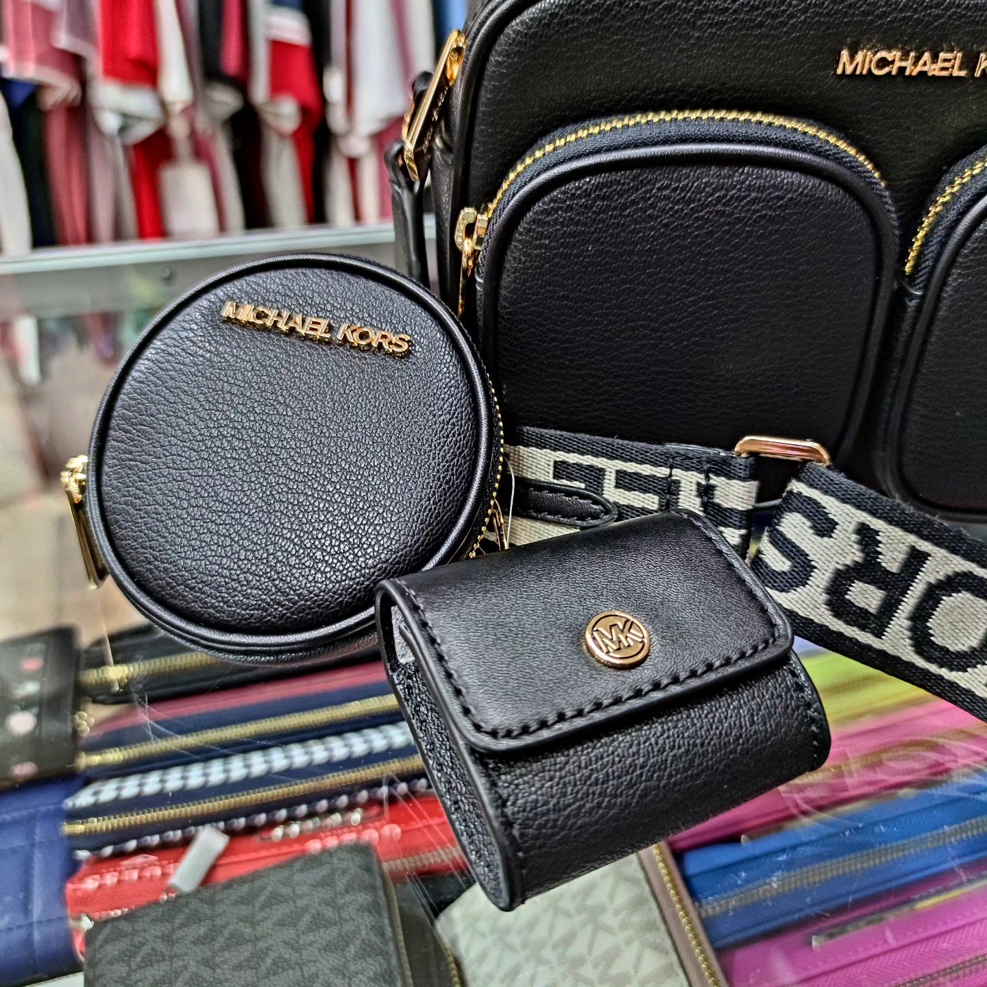 Crossbody, monedero y porta airpod Michael kors