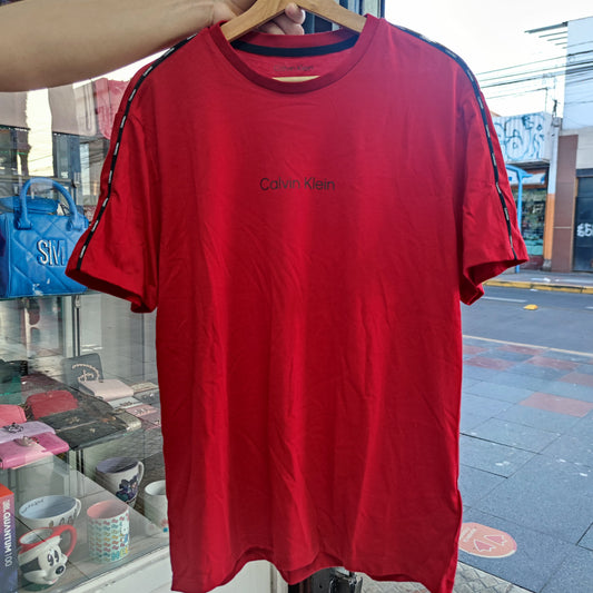 Polera Calvin Klein talla M