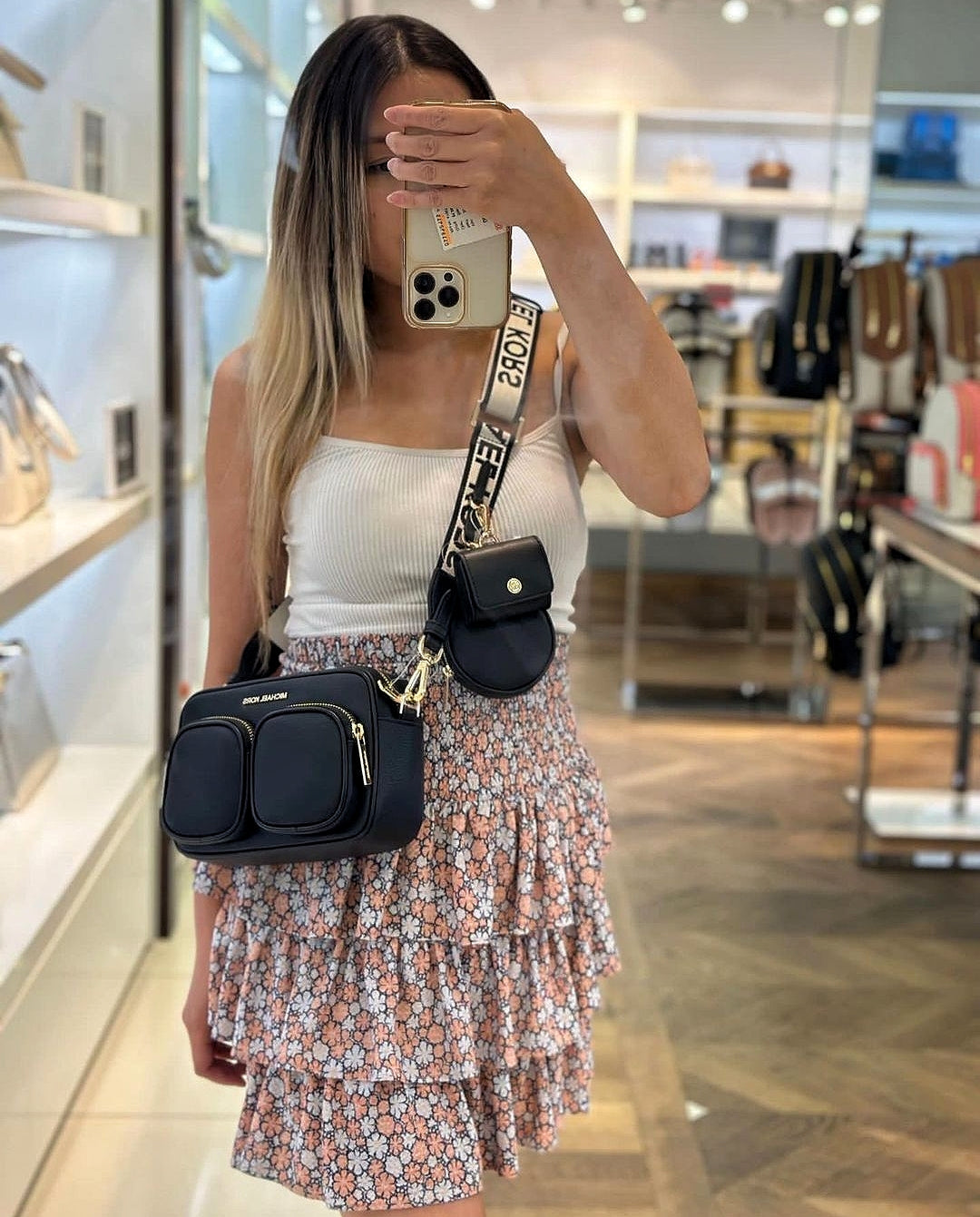 Crossbody, monedero y porta airpod Michael kors