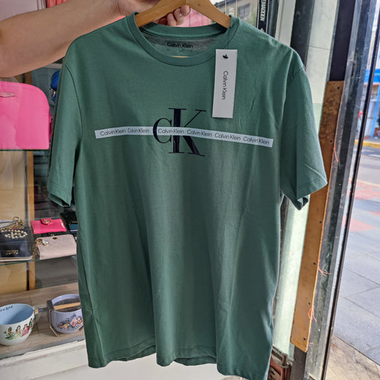 Polera Calvin Klein talla M