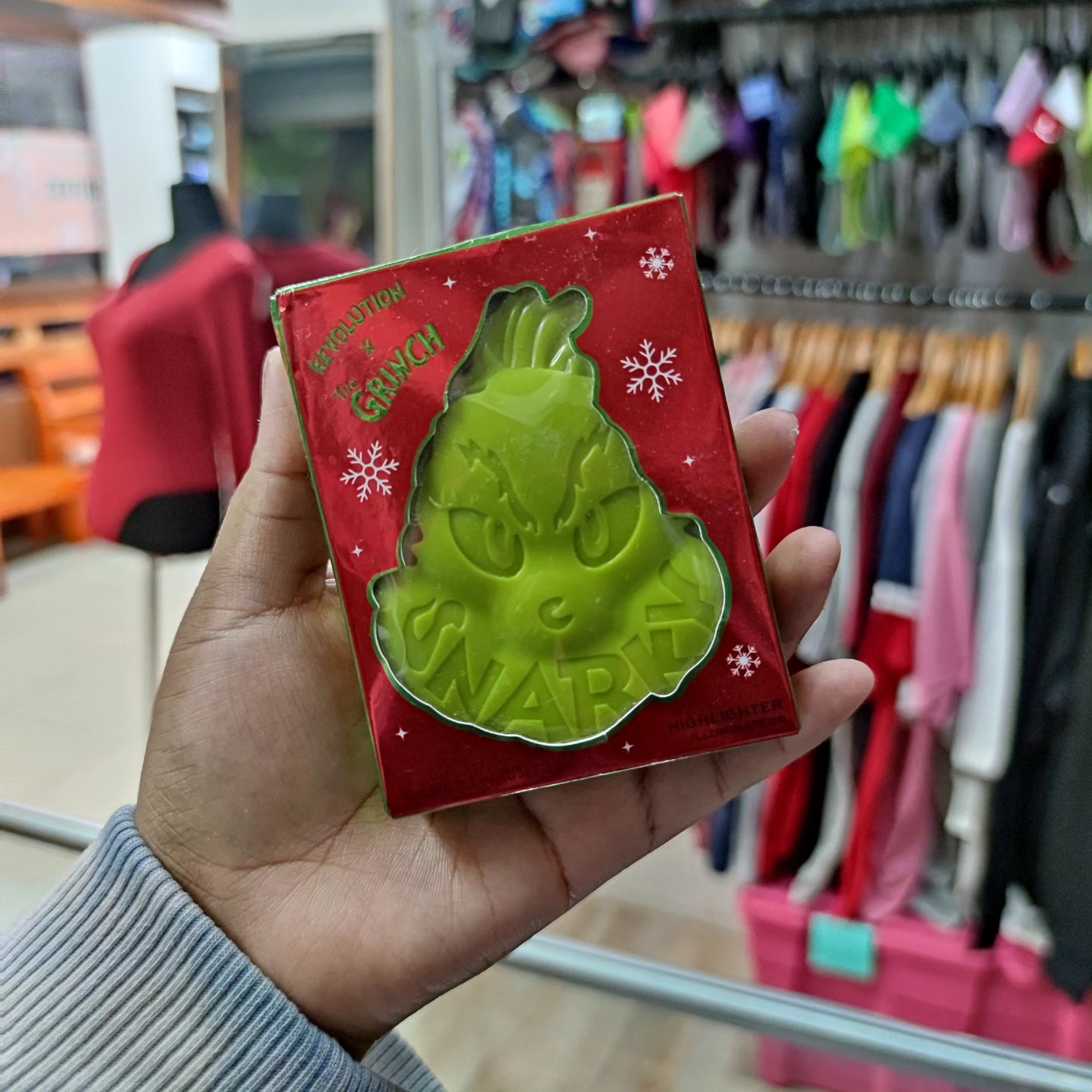 Iluminador espejo Makeup revolution x Grinch