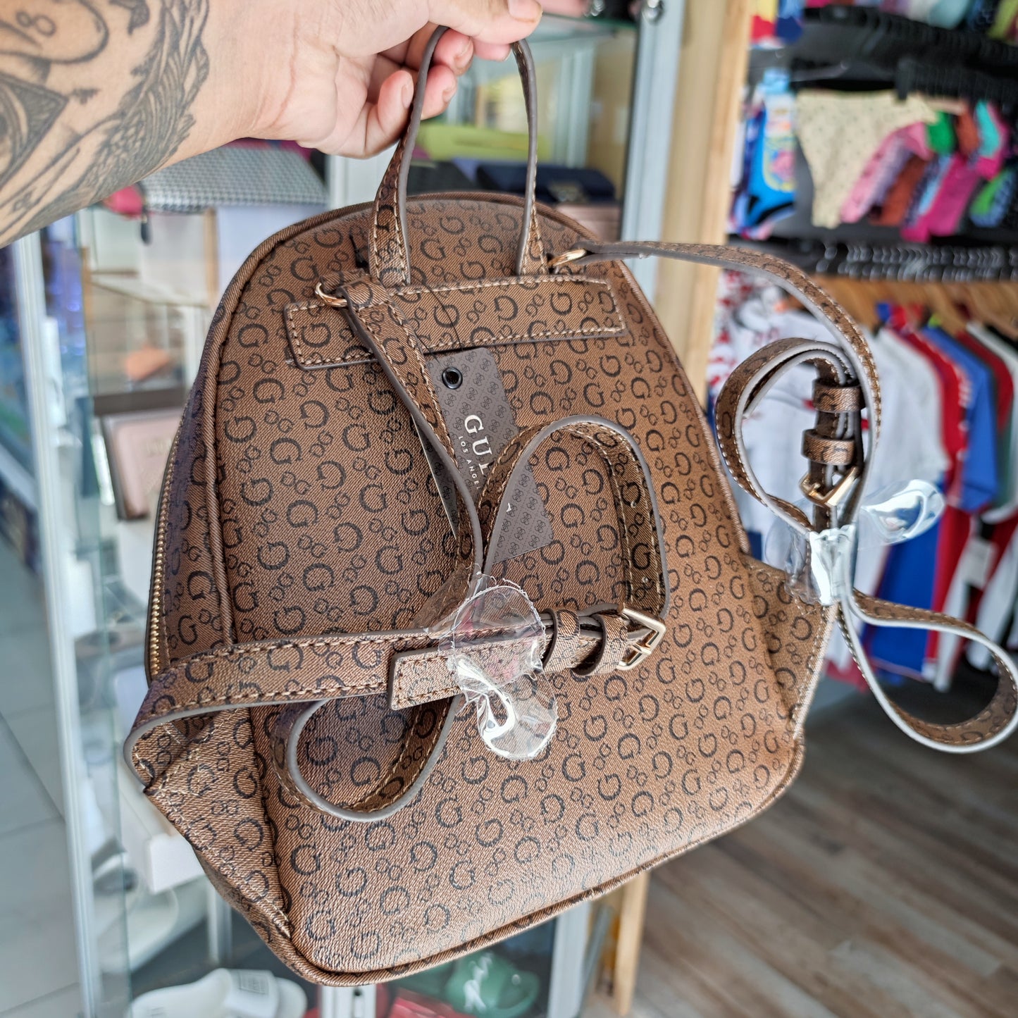 Mochila mediana Guess