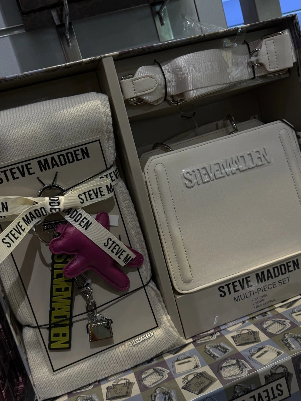 Set crossbody+llavero+bufanda Steve Madden