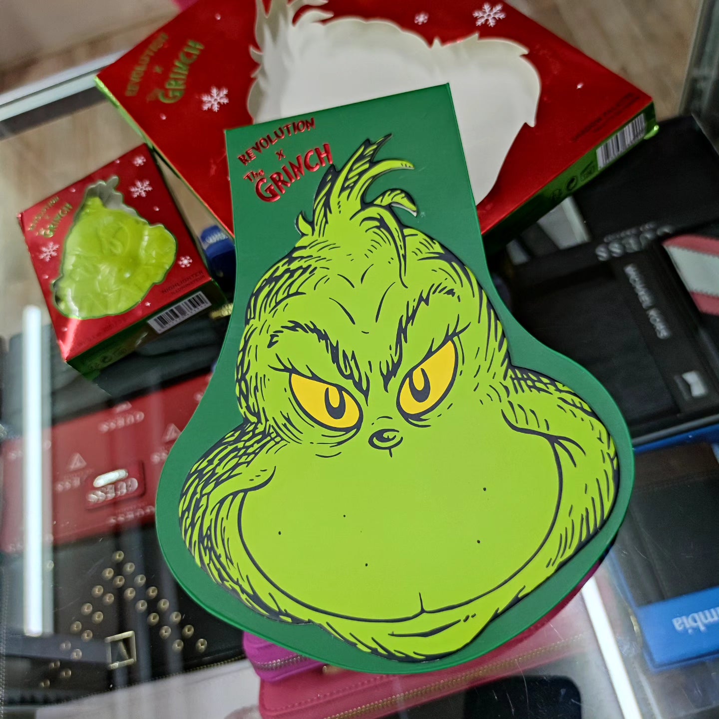 Paleta Makeup revolution x Grinch